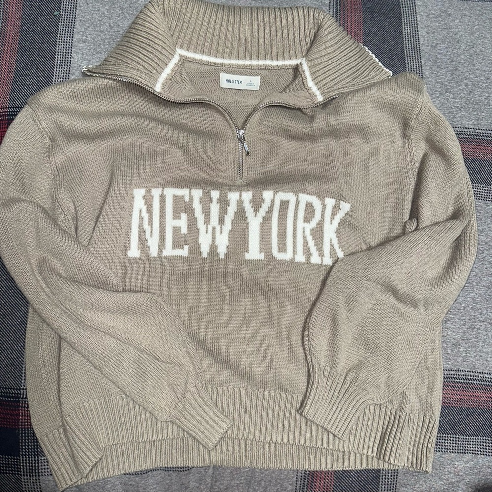 Hollister Tan Sweater with New York Design